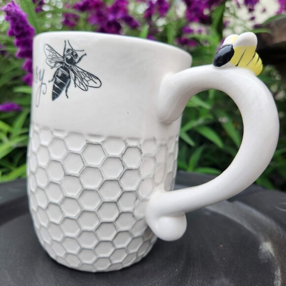 Honey Bee Queen Coffee Mug with Handle White Ceramic Honeycomb Honeybee Bees 5" - Picture 7 of 8
